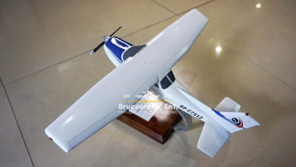 Cessna 172 RP-C7512 - Image 5